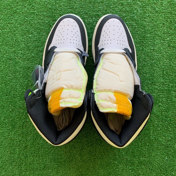 -Edm- 🔋*NEW* Air Jordan 1 High ‘Volt University Gold’ (Sz 10.5) - Picture 6 of 10